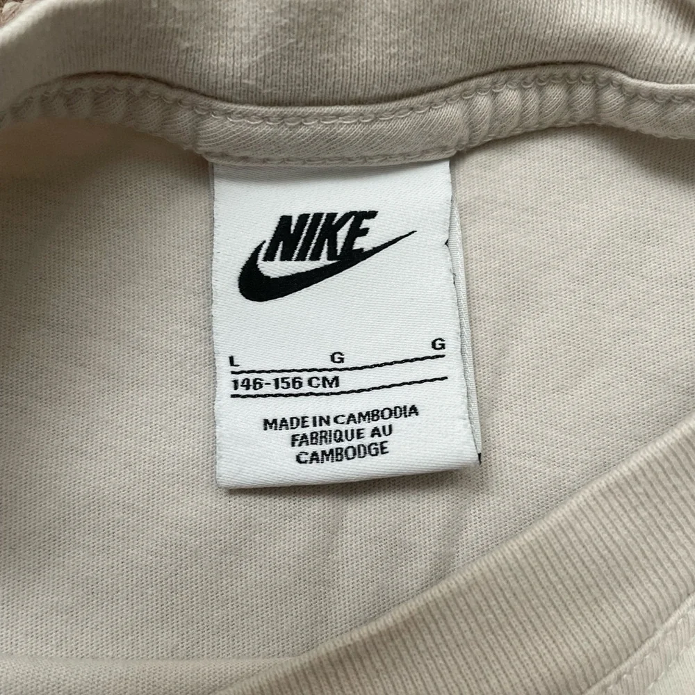 Nike Cream with Black Logo Boys T-Shirt – Size Large